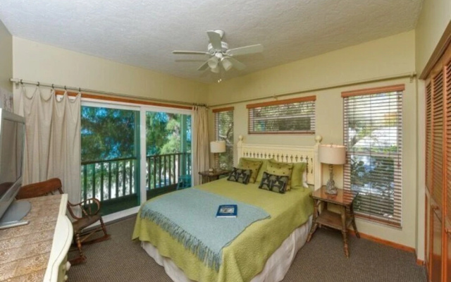 2903 Avenue F 3 Bedroom Home by RedAwning