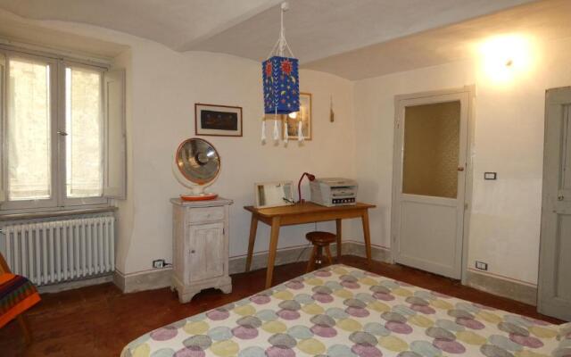SCAPPO IN UMBRIA, nido cruxburgi
