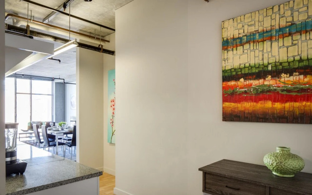 Stay Alfred on 6th Avenue