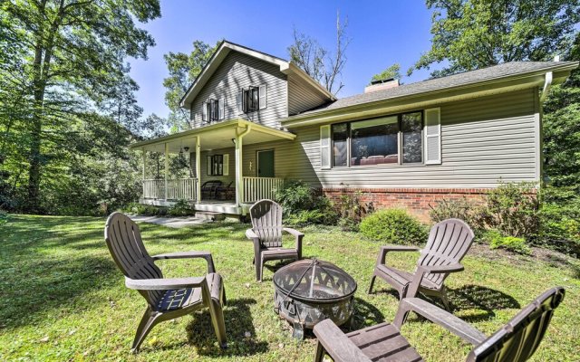 Brevard Retreat ~ 3 Mi to Downtown!