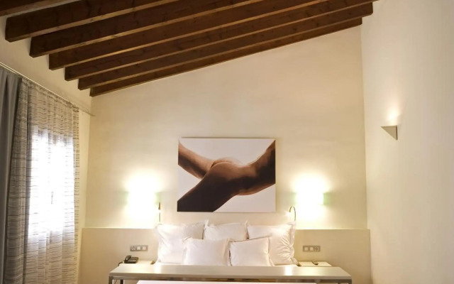 Petit Palace Hotel Tres