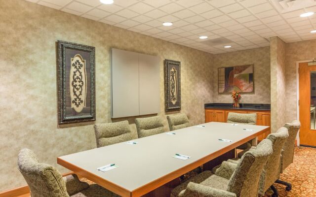 Spark by Hilton Tupelo