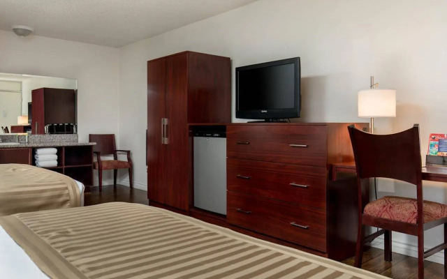Kings Inn Anaheim at the Park & Convention Center