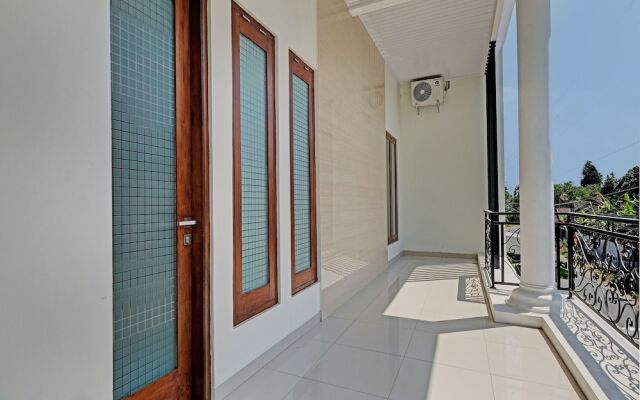 OYO Life 92935 Ayu Kost Eksklusif
