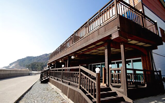 Uljin Sunrise Pension