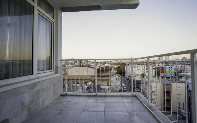 Central and Comfy Flat With Balcony in Muratpasa
