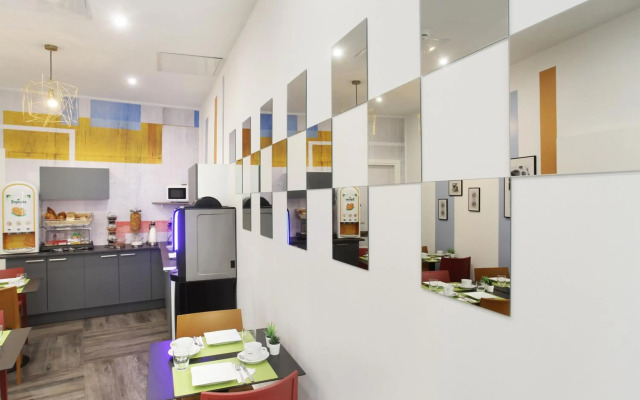 The Alcove Hotel