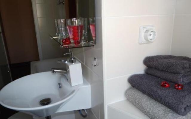 SCHöNE 2-ZIMMER-PARTERRE WOHNUNG WF