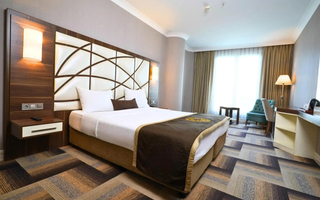 The Grand Mira Hotel