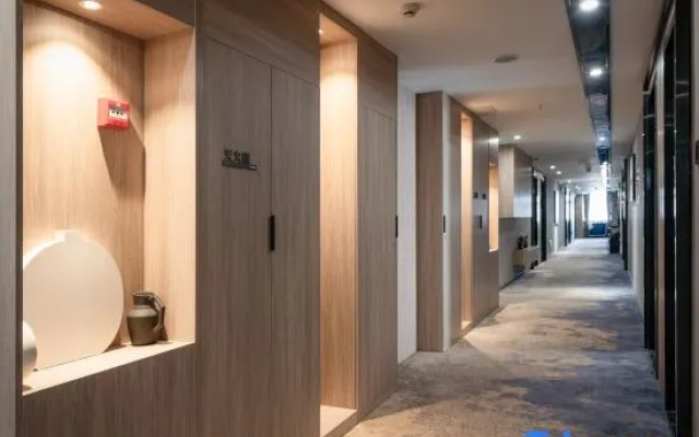 Qianyi Hotel (Yulin Jincheng Center Pedestrian Street Store)