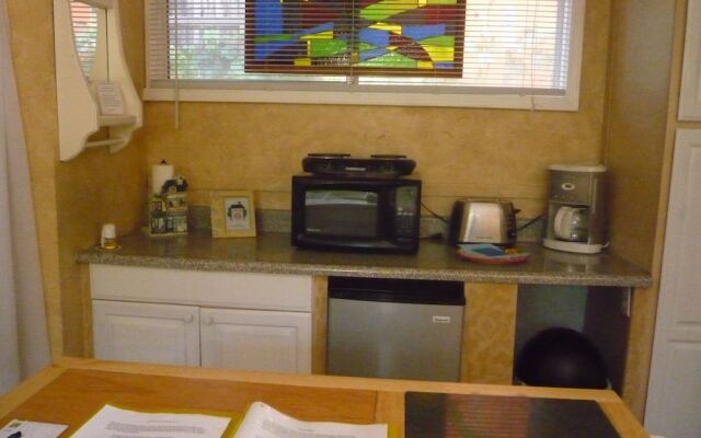 Woodland Hills Calabasas Guesthouses