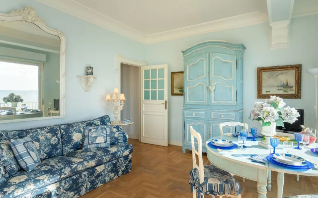 Pieds Dans Leau Riva Ligure