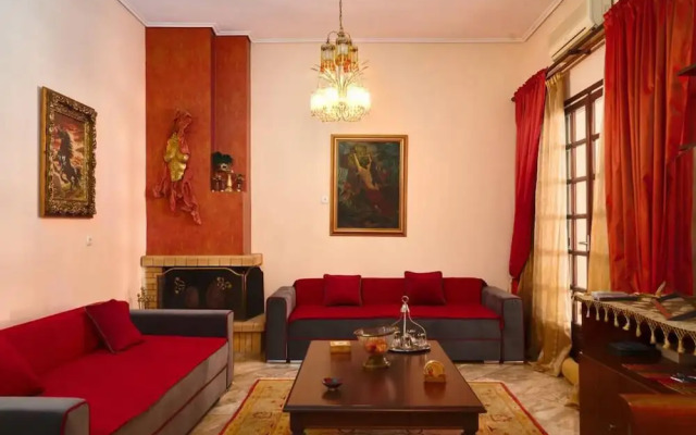 Spacious Central Apartment w h Free Parking Spaces