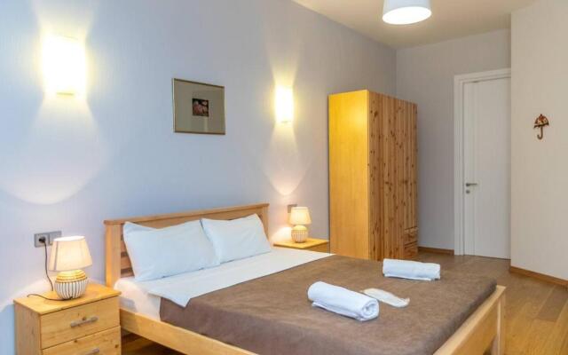 Wehost Spacious place near Rustaveli