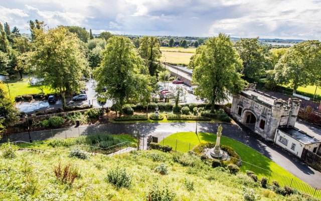 Castle Hotel