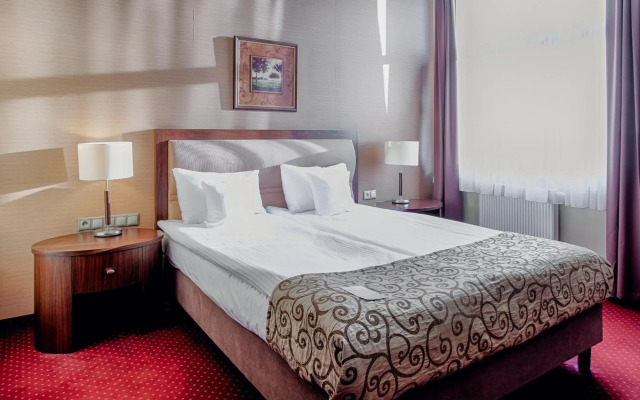 Grand Royal Hotel