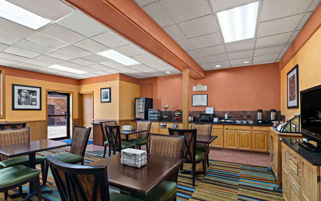 Rodeway Inn McPherson East