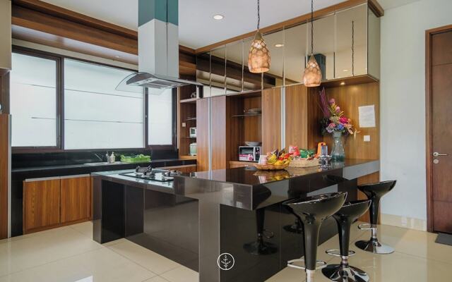 Mentari Hill View 8 BR heated pool and movie room