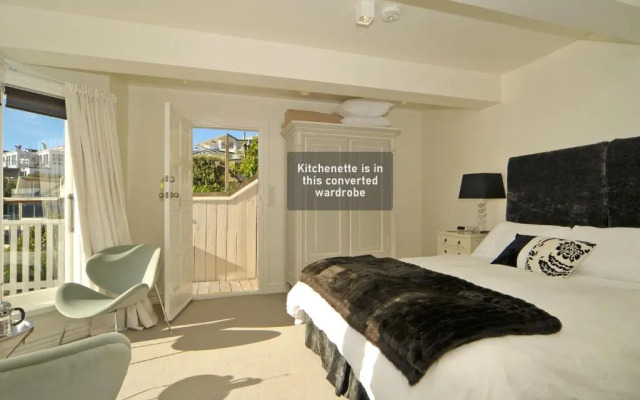 Private Luxurious Studio w Outdoor Living & Views!
