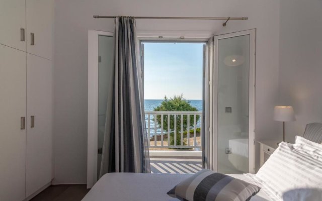 Milos Waves Luxury Apartments