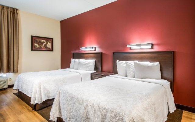 Red Roof Inn PLUS+ Long Island - Garden City