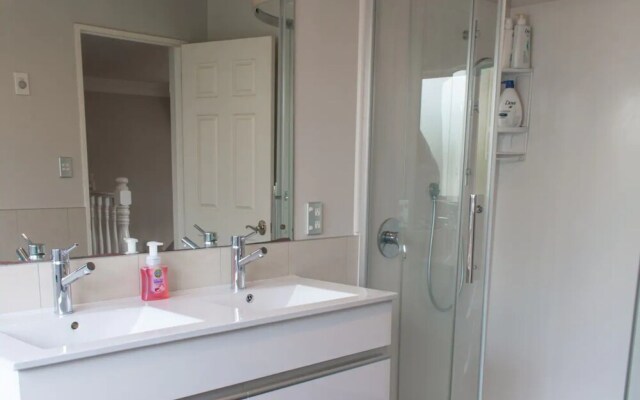 Elegant 6 Bedroom Home in East Auckland