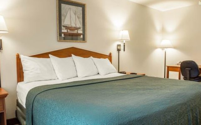 Quality Inn & Suites - 3 Stars