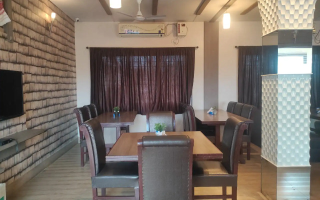 Hotel Holiday Palace