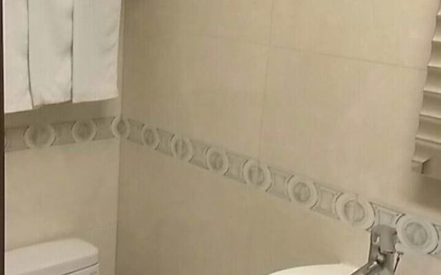 Meets Happy Hotel