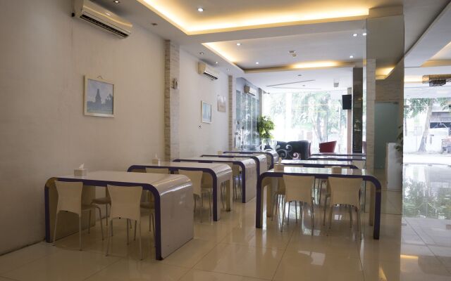 Candi Hotel