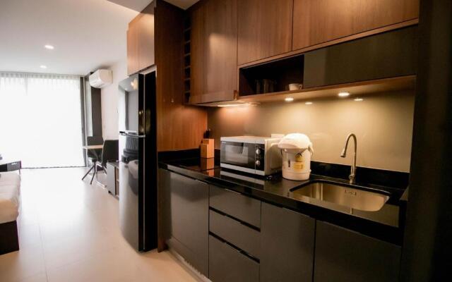 Escape Condominiums Beachfront Suites - Mae Phim
