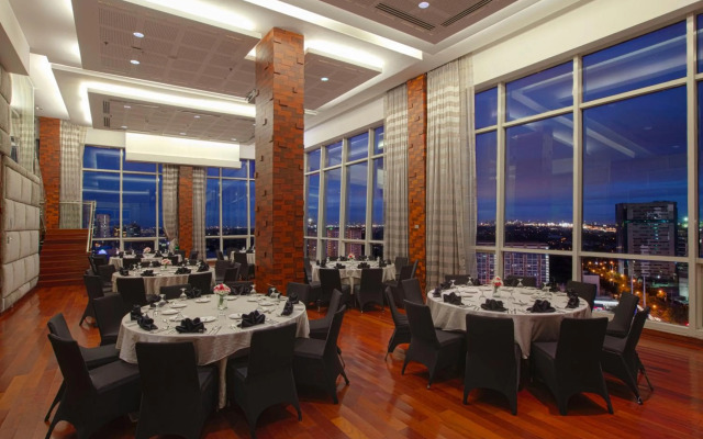 Acacia Hotel Manila