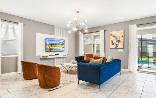 Storey Lake 9BR Wonderland Home 2852
