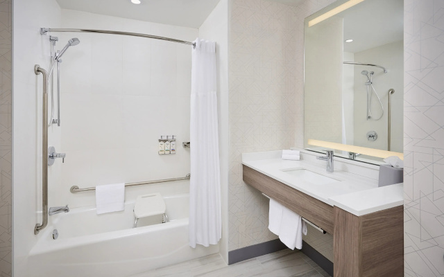 Holiday Inn Express Hamilton Upper James by IHG