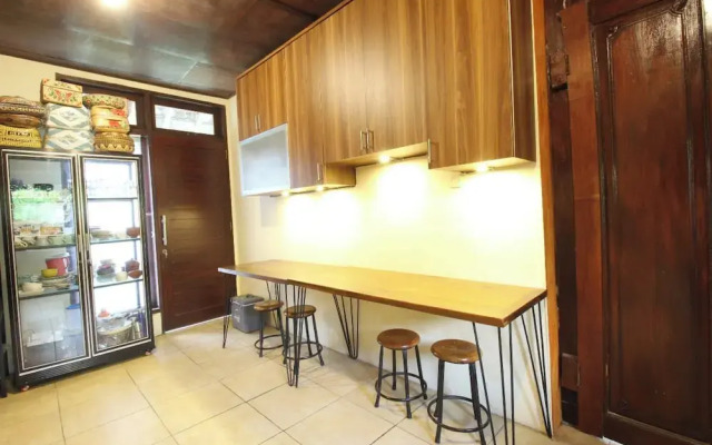 Capital O 94011 Binhari Guest House