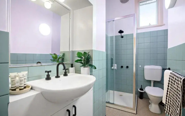 Fitzroy Private Rooms @ 132 Nicholson Homestay