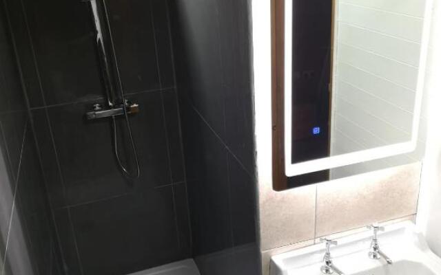 Otter 4 Hot Tub - HuntersMoon-Warminster-Bath-Salisbury