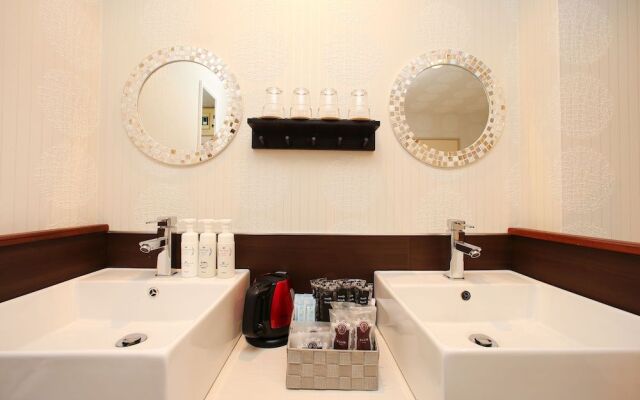 R Hotel