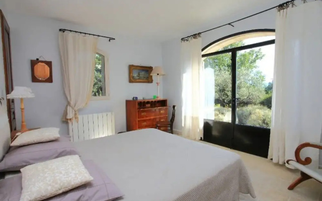 Provencal Villa in the Heart of the Luberon Scrubland