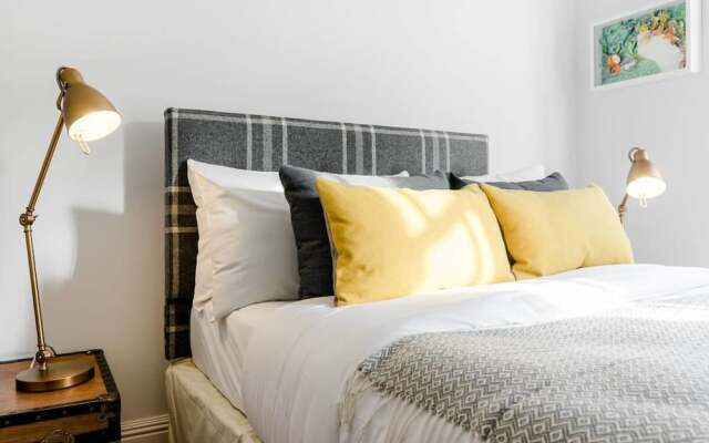 Designer 2 Bed on Hampstead High St