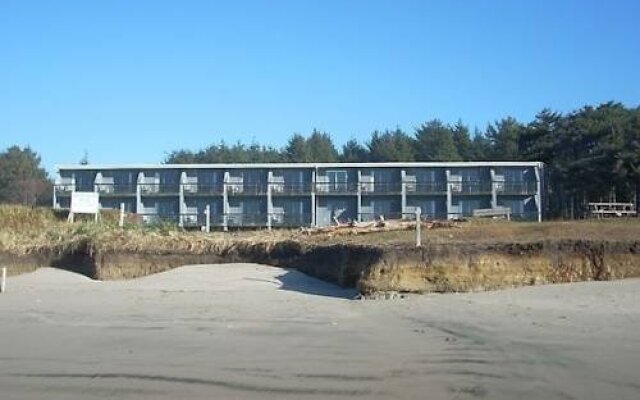 Silver Surf Motel