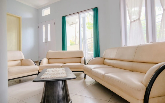 OYO 1509 Candi Panggung Family Guest House Syariah