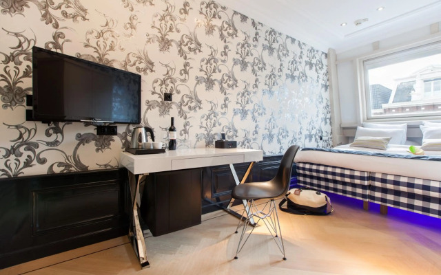 The Amsterdam Canal Hotel