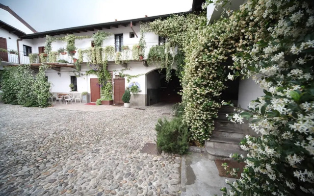 "trilocale In Corte Dell'800"