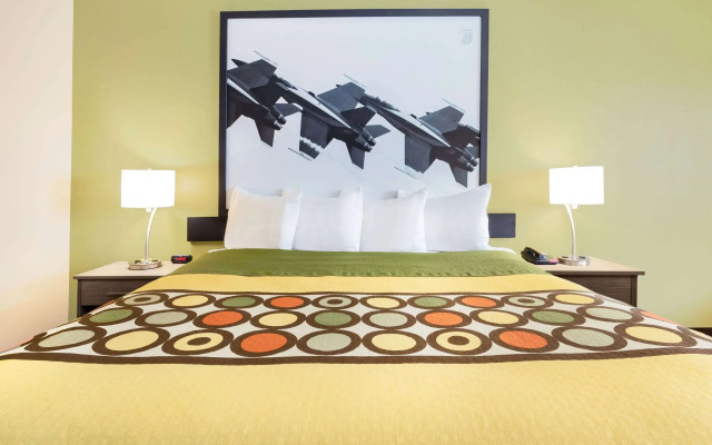Super 8 by Wyndham Kokomo