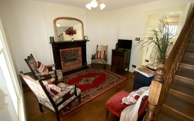 Annies Garden Cottage – Guest Rooms – South Hobart