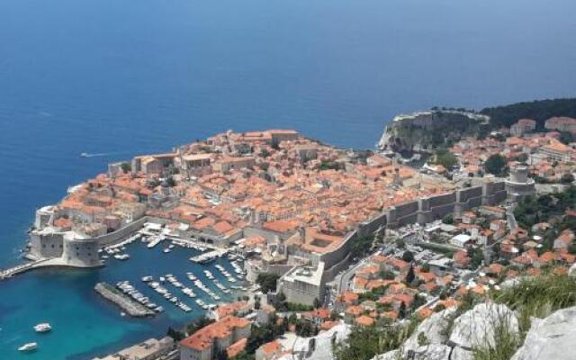 Sunny House Free Parking