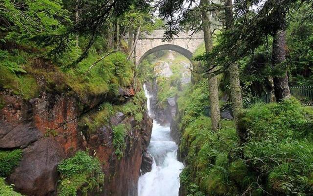 Appartement Cauterets, 2 pièces, 6 personnes - FR-1-234-140