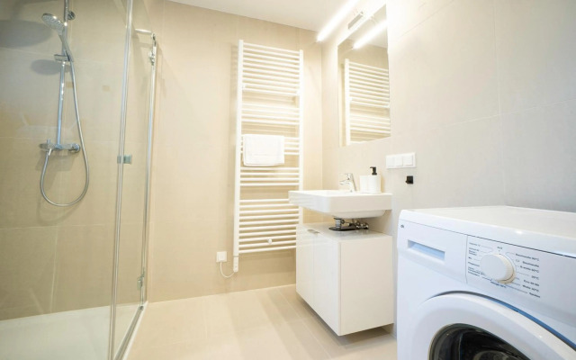 2-story penthouse with designer renovation for 2 people. A 15-minute walk to the city center