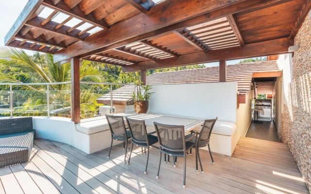 Penthouse With Jacuzzi Near the sea C2